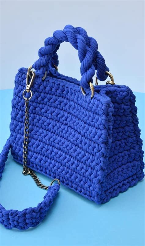 Crochet a trendy bag for 2024 .